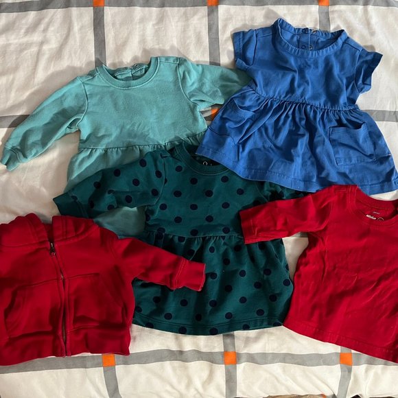 Primary | Bundle of 3-6 month clothes (girl-leaning) - Picture 3 of 4